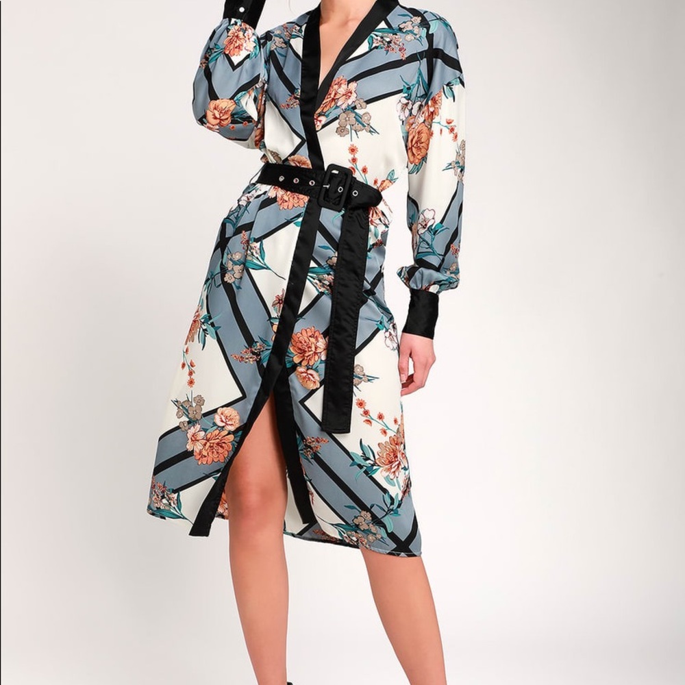 Lulu’s Robe Dress Size M